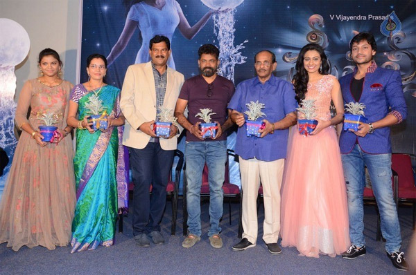 raja mouli father,sri valli movie,director vijayandra prasad,hero rajath,heroine neha hinge,reshmah arts banner,yesterday teaser released  రాజమౌళి ఫాదర్ కి 'శ్రీవల్లి' కూతురంట..!